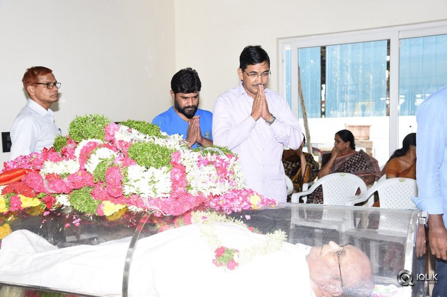 Celebs-Pay-Condolences-to-C-Narayana-Reddy